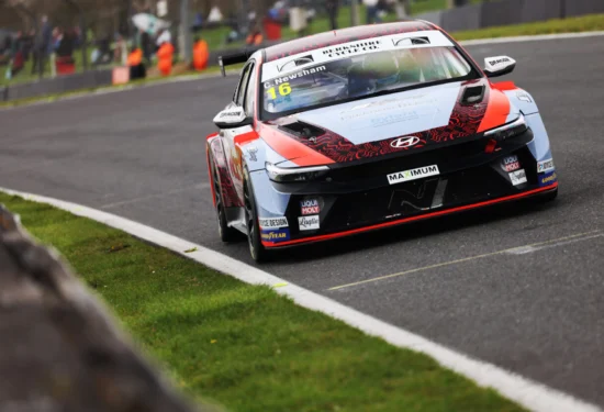 TCR UK | Brands Hatch #2 2026, Gara 1: Newsham vince e scappa in classifica