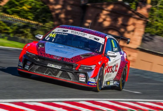 TCR UK | Brands Hatch #2 2026, Qualifiche: Newsham ancora in pole e ora nuovo leader. Hart ultimo senza tempo