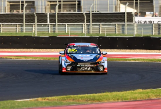 TCR World Tour | Zhejiang 2026, gara-3: Azcona vince dopo lo scontro con Urrutia